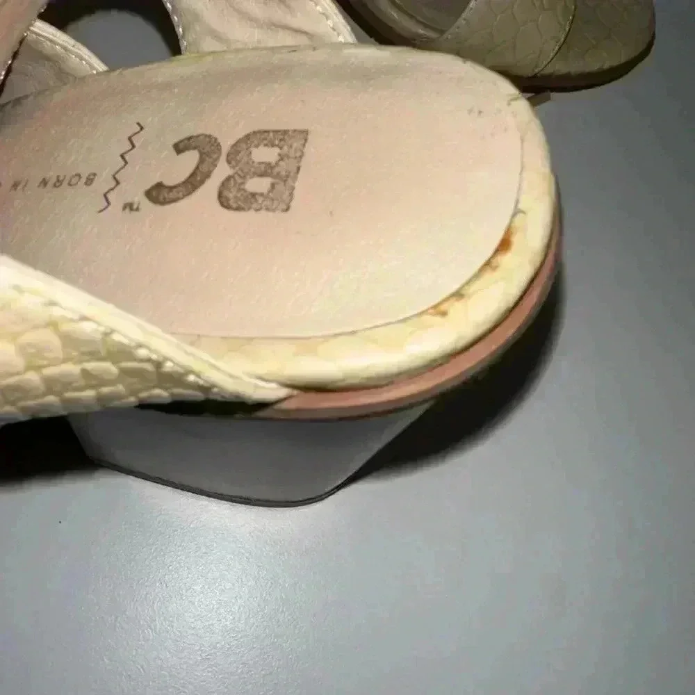 Born In California Sandals Stacked Heel Beige Lite Tan Faux Snakeskin Size 6 1/2